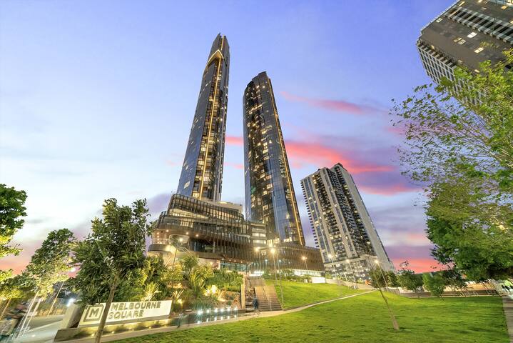 Glamorous Sky high Apartment