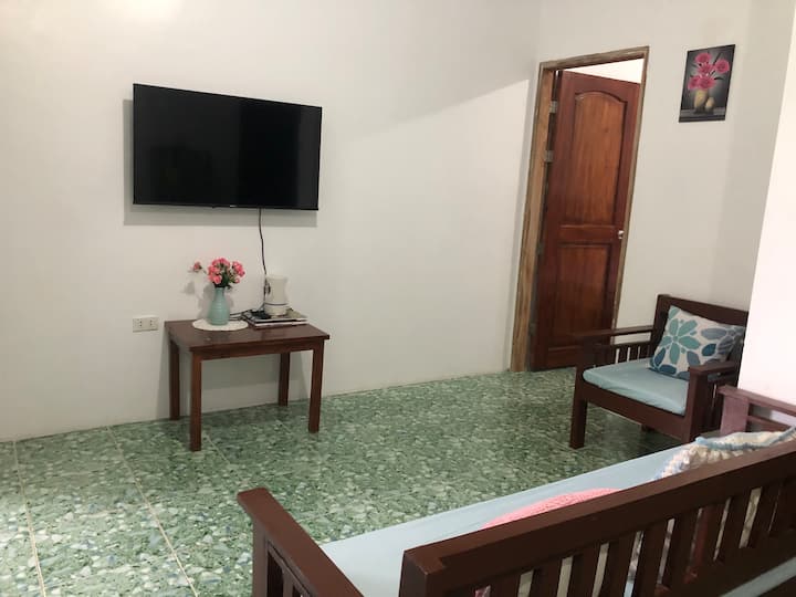 2br/1ba For 9poolside Fun & 25 Mins To Patar Beach - Bolinao
