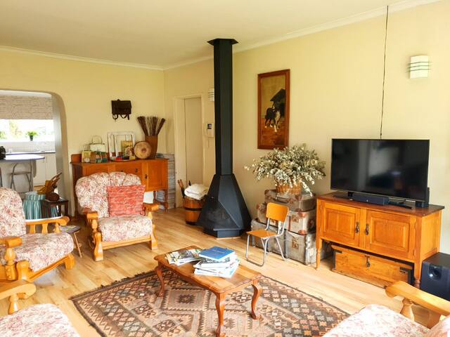 3 Bedroom Family Home Near Beach