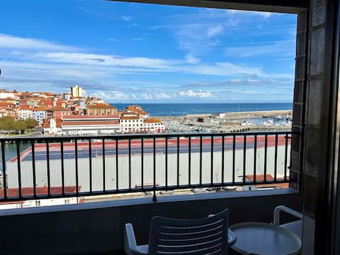 Apartment with sea view in the center
