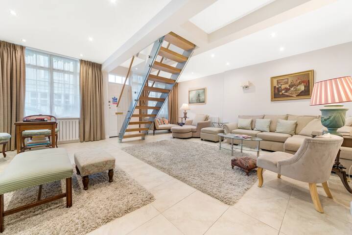 Entire Stunning Nothing Hill House with terrace gallery image 4