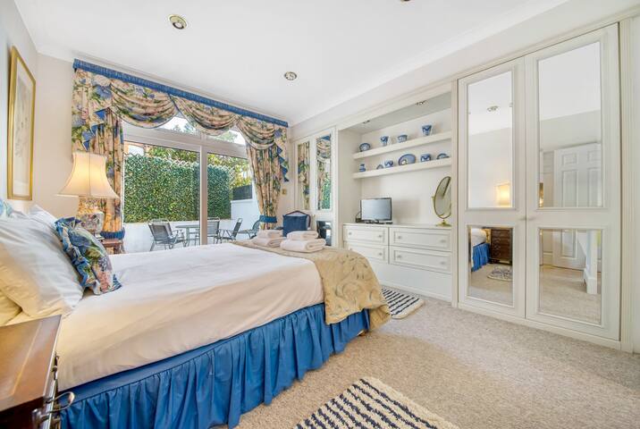 Entire Stunning Nothing Hill House with terrace gallery image 5