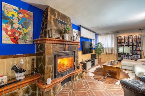 La Latina Casa de Amigos with fireplace and barbecue