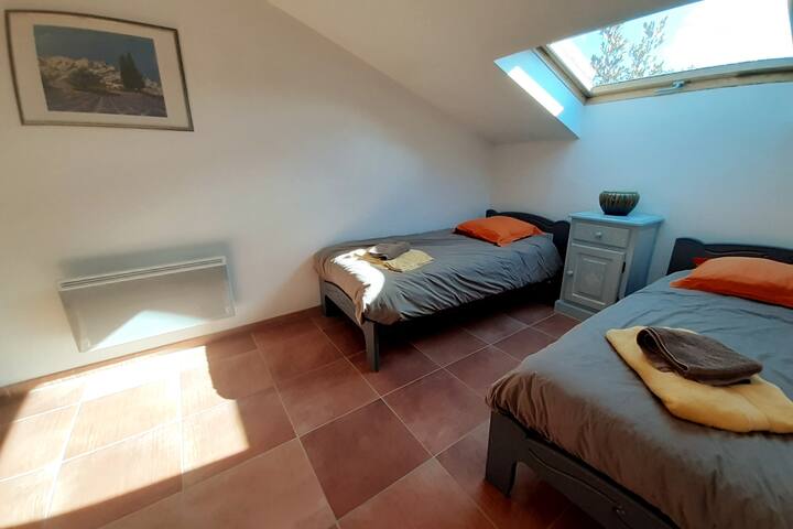 ห้องนอน 3 - 2 เตียงเดี่ยว
