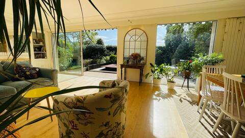 Sunny 5 bed house in forest near Versailles