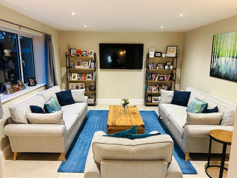 Top Airbnb: Stunning Family Home in West Berkshire in West Berkshire