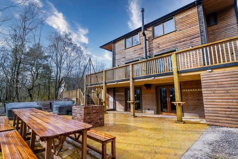 Beresford; lodge with sauna hot tubs games for 18