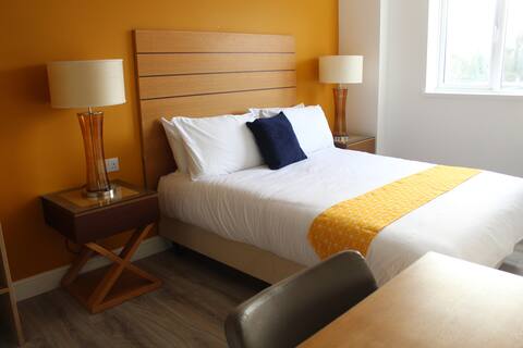 Lovely 3 bed apartment (10)Free parking and Wi-fi
