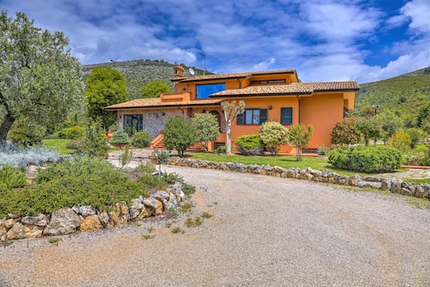 Splendid villa with a pool