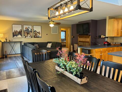 The Creekside Cabin | 13 acres w/ hot tub