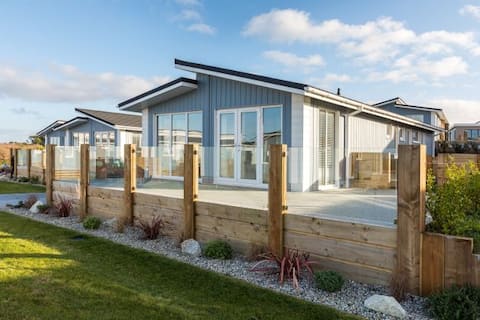Luxury Harlyn Lodge - With  hot tub