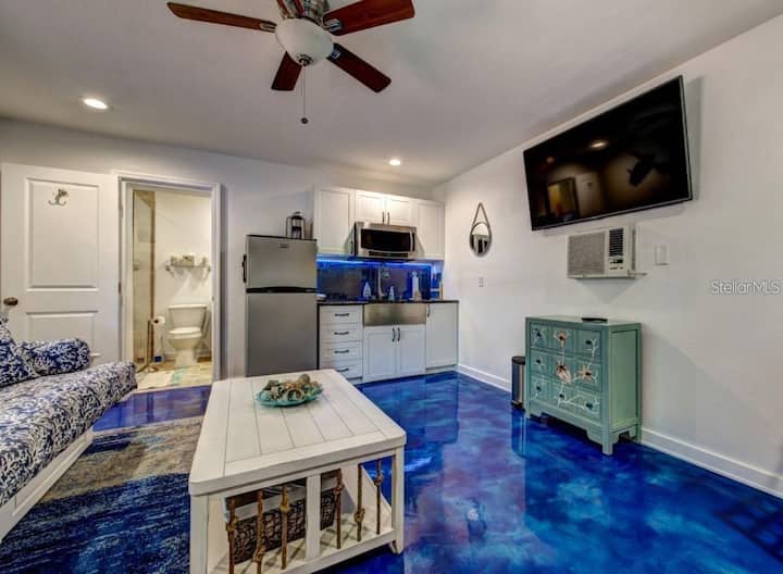 The "Love Shack" Bungalow - Anna Maria Island, FL
