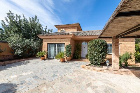 Villa with pool and 30 minutes from the beach