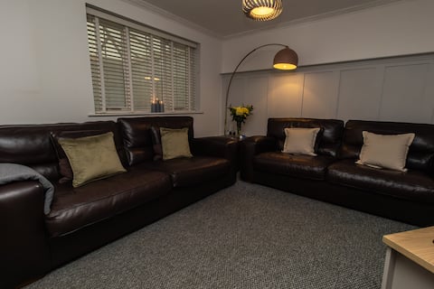 Top performing Airbnb: Drive Parking Private Estate 3 Double Bed House in South Tyneside