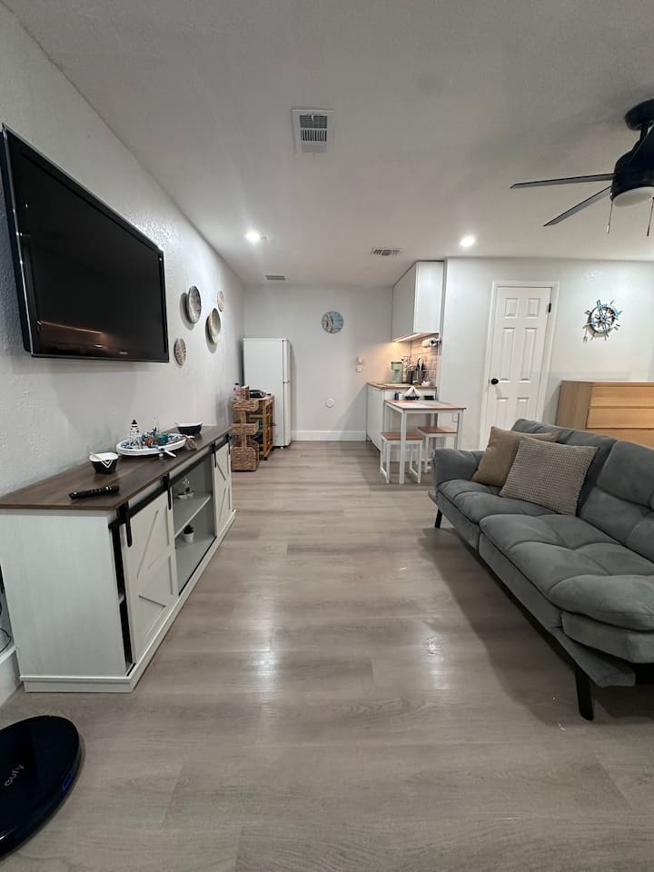 Serene Seas Studio In Miami. - Kendall, FL