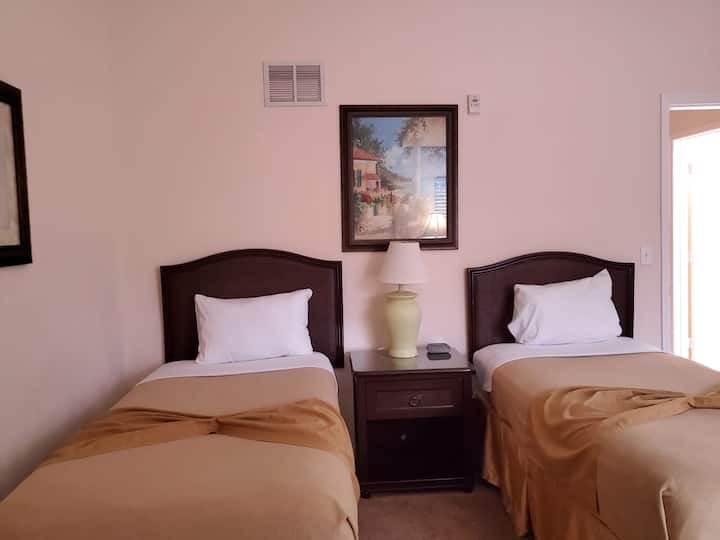 Schlafzimmer 2