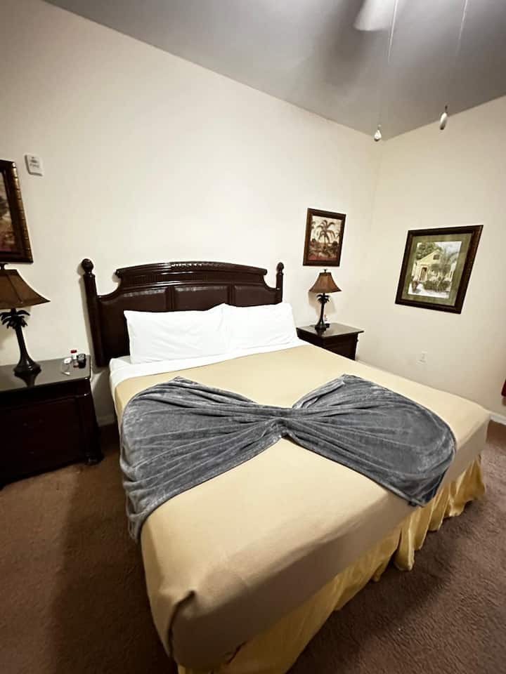 Schlafzimmer 1