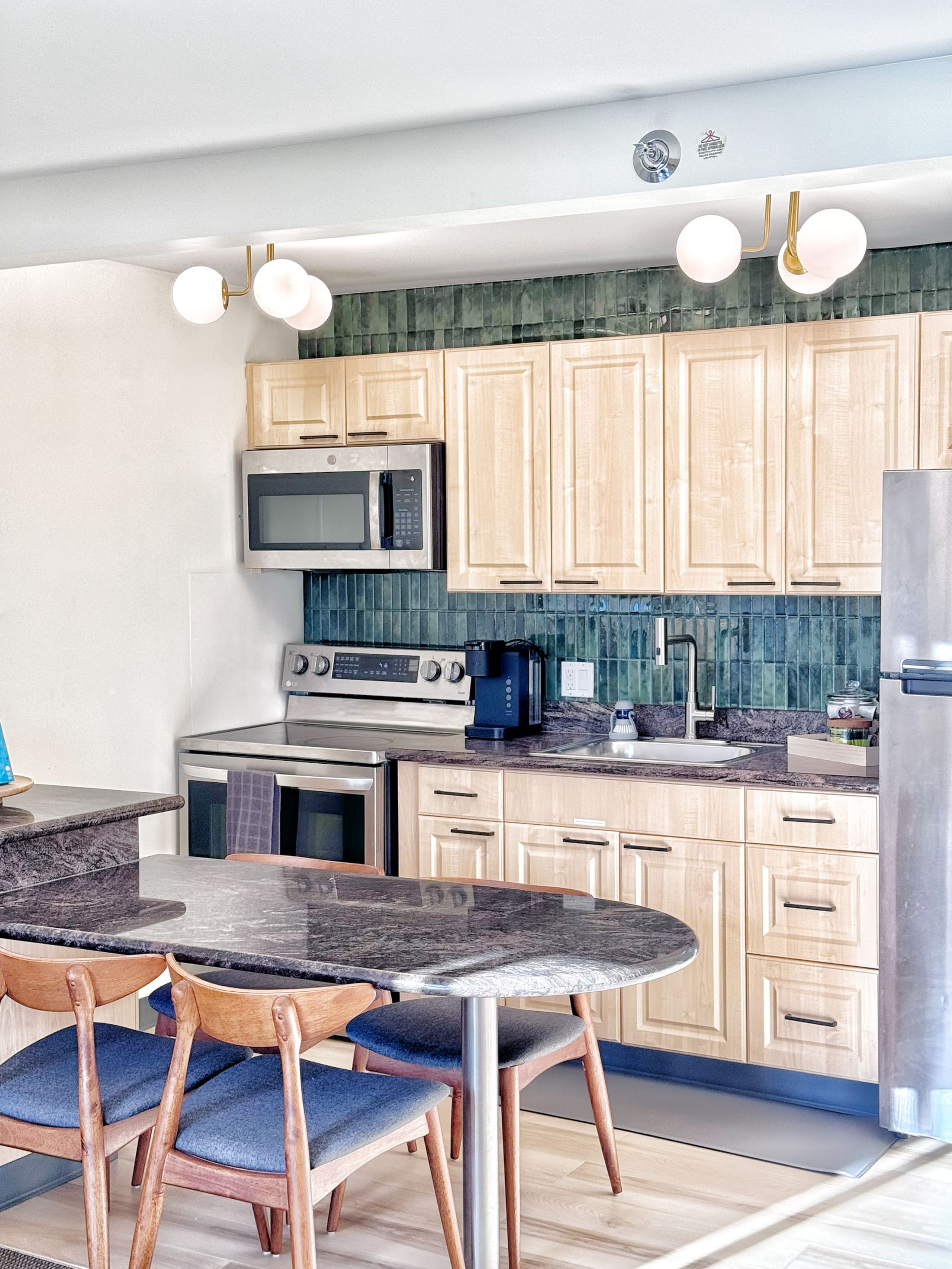 New! Mid-Century Island Style 1BR Condo~ - Image 21