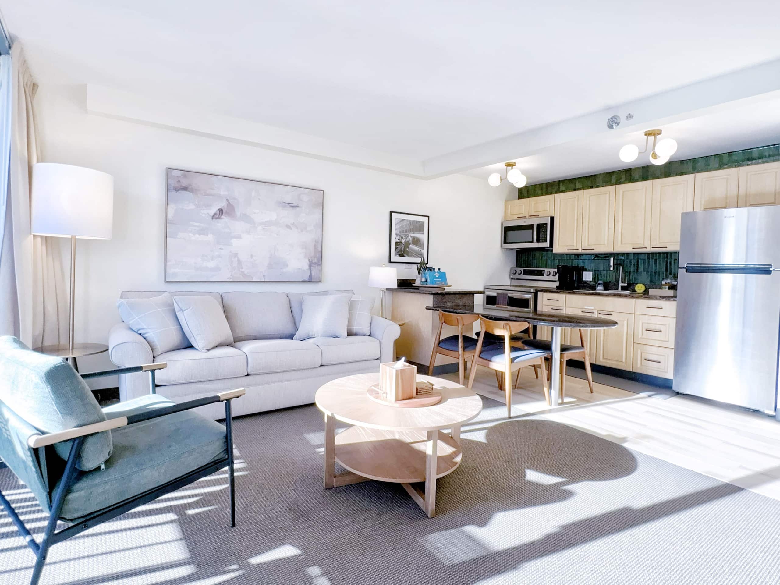 New! Mid-Century Island Style 1BR Condo~ - Image 1