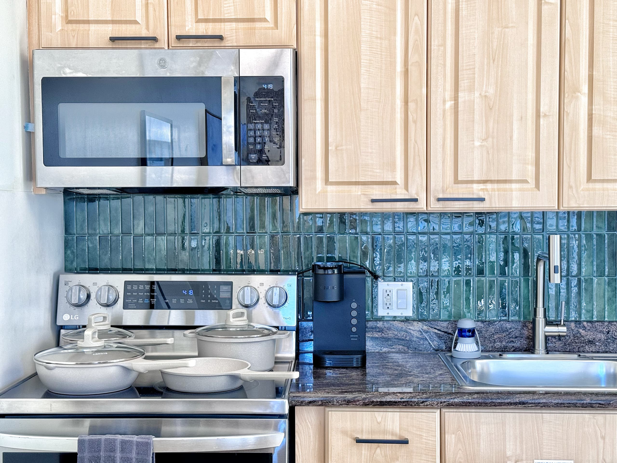 New! Mid-Century Island Style 1BR Condo~ - Image 27