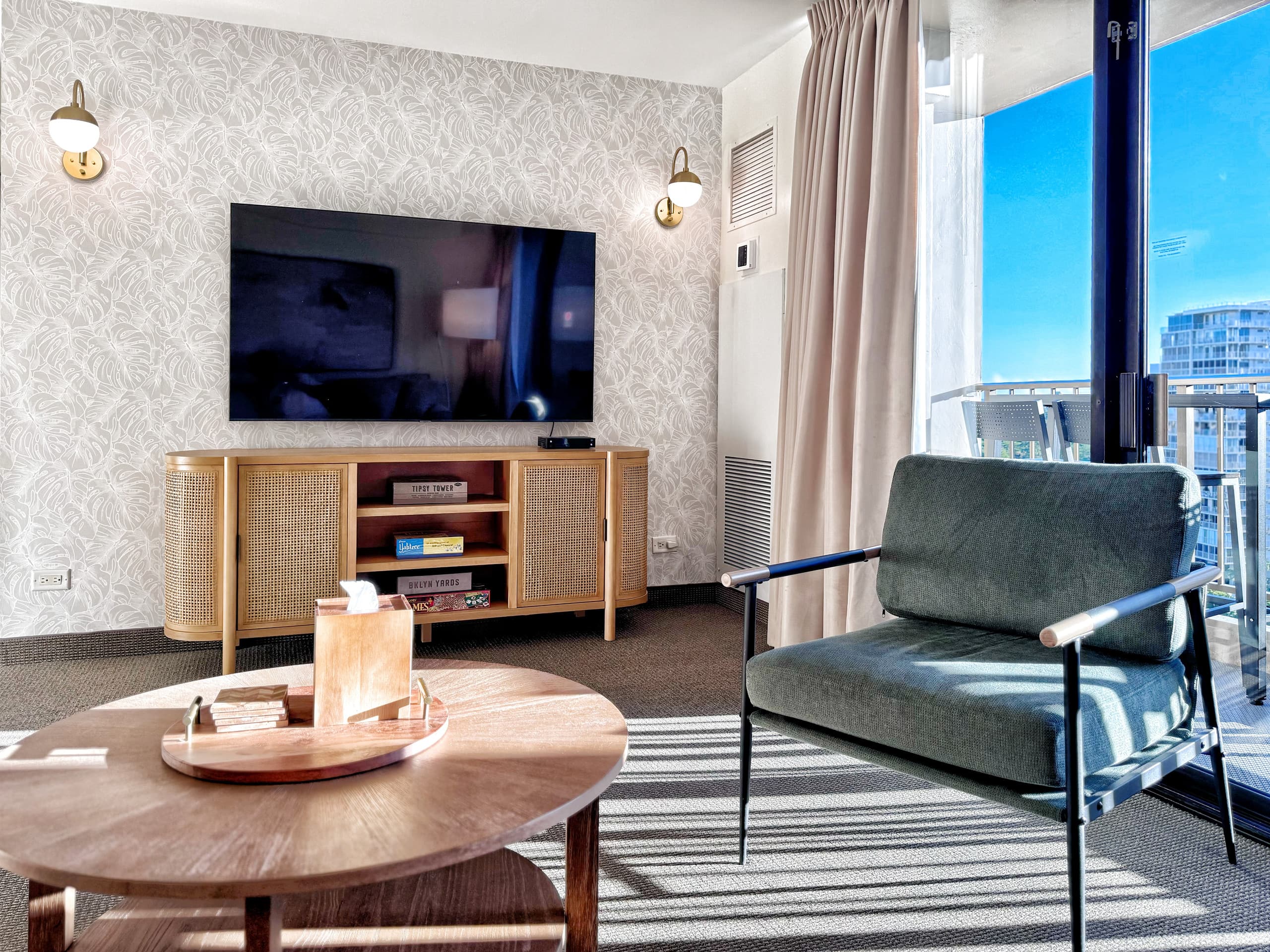 New! Mid-Century Island Style 1BR Condo~ - Image 3