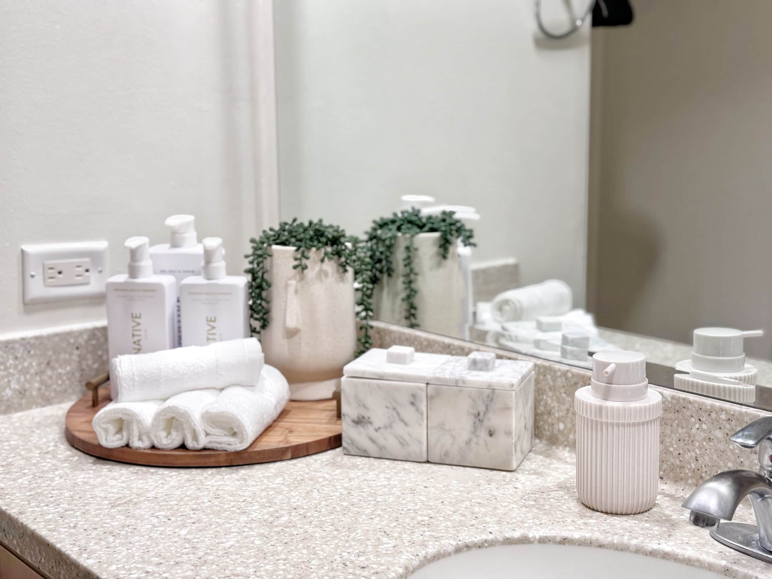 New! Mid-Century Island Style 1BR Condo~ - Image 43