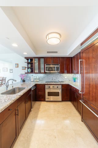 WM 2105 — Luxury 3BR/3.5BA • Oceanfront Views gallery image 4