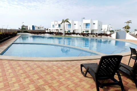 fantastic pool- Private family home in safe area