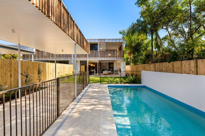 The Retreat – central Byron Bay, luxury, pool. gallery image 2