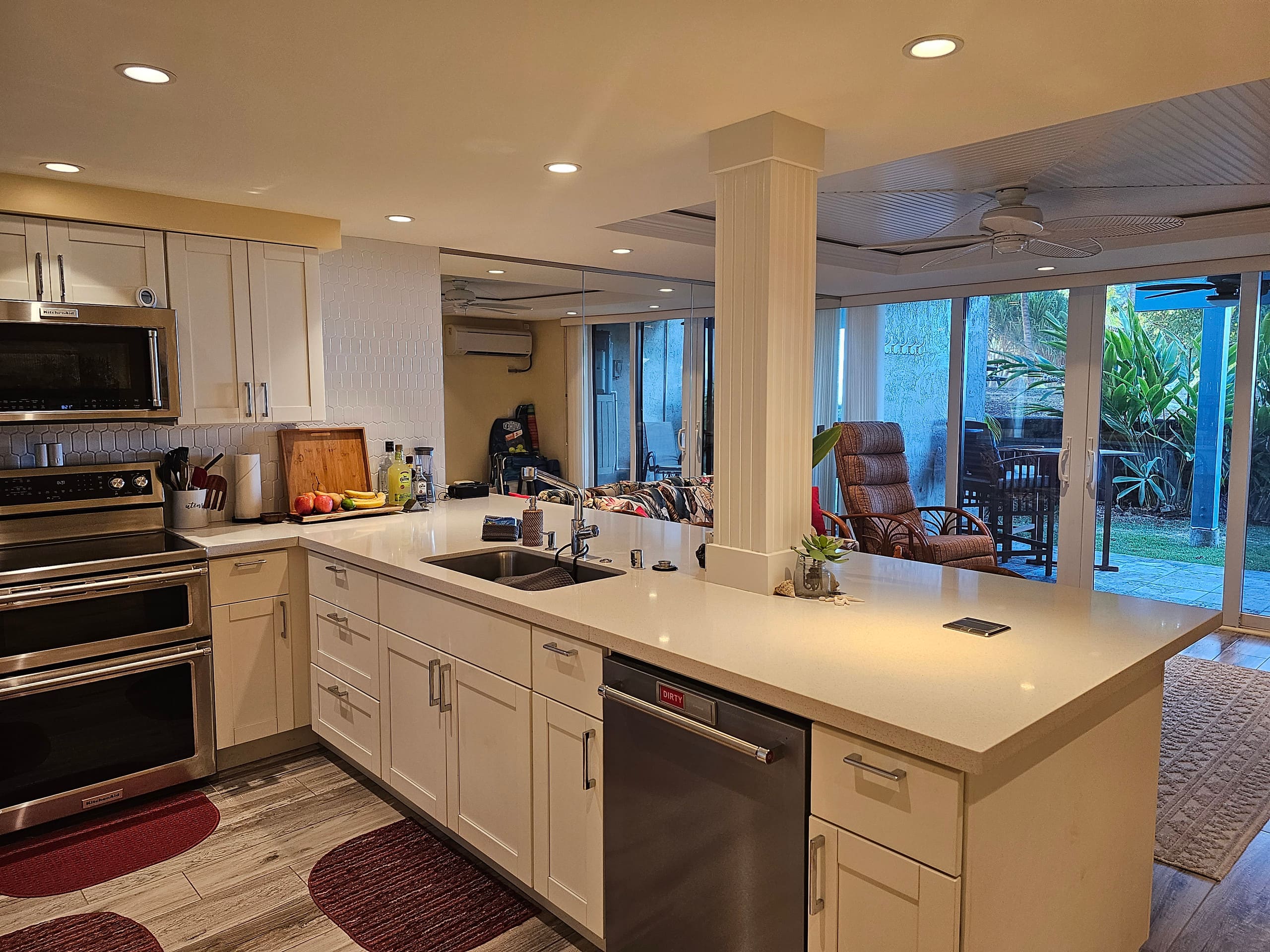 Condo in Kailua-Kona · ★4.95 · 1 bedroom · 2 beds · 1 private bath - Image 10