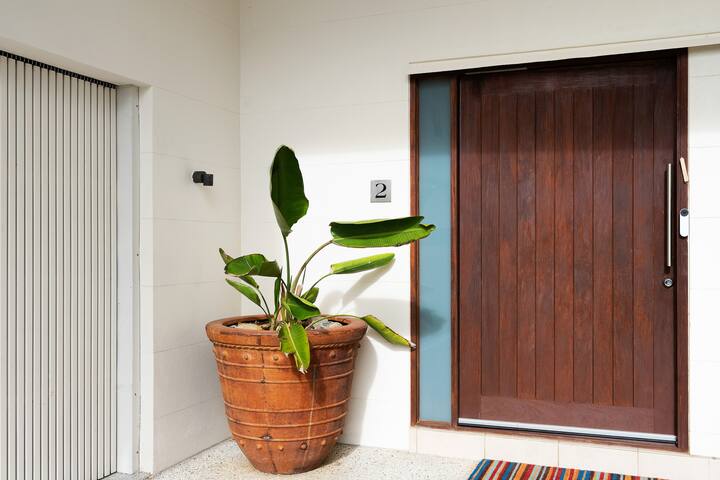 Chic Beachside Abode, Sunrise Beach gallery image 2