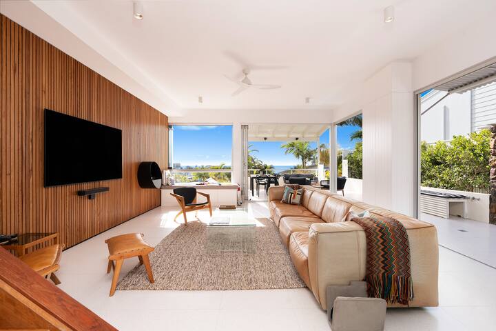 Chic Beachside Abode, Sunrise Beach