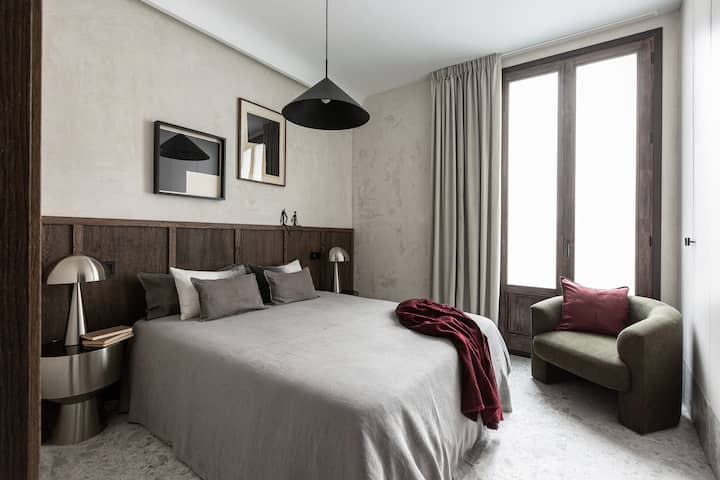 Საძინებელი 3, Queen საწოლით, ცალკე სააბაზანოთი და კომფორტული კარადებით