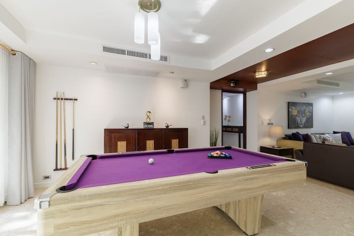 Lux 3BR • Pool Table • Serviced • Soi 11• Nana BTS gallery image 4