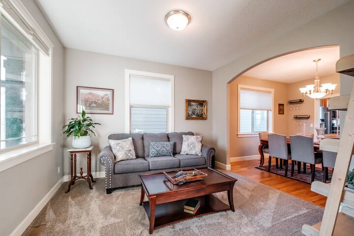 Willamette Valley Retreat w/hot tub gallery image 3