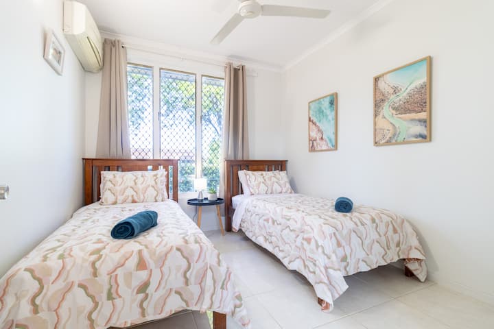 เตียงเดี่ยว 2 หลัง