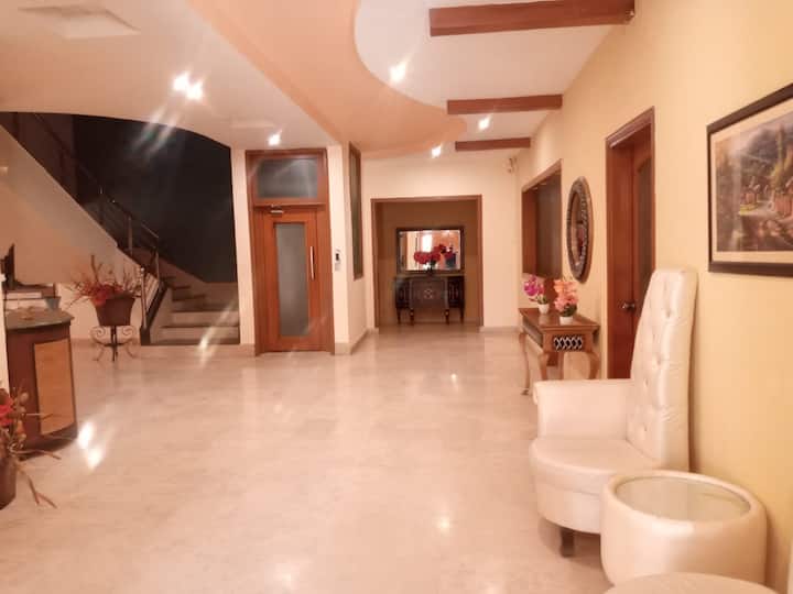 Beautiful Home In Karachi - カラチ