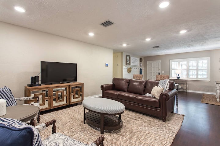 Coastal Cottage - Temple Terrace