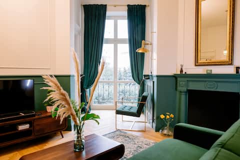 Successful Airbnb property: French Touch: romantic apartment in a tenement house in Praga Północ