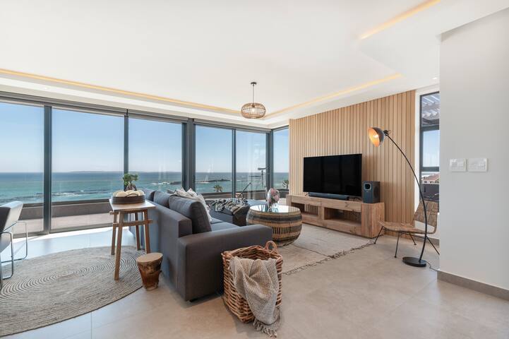 Oceanscape Beachfront Penthouse gallery image 3