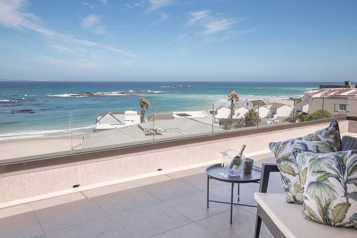 Oceanscape Beachfront Penthouse gallery image 2