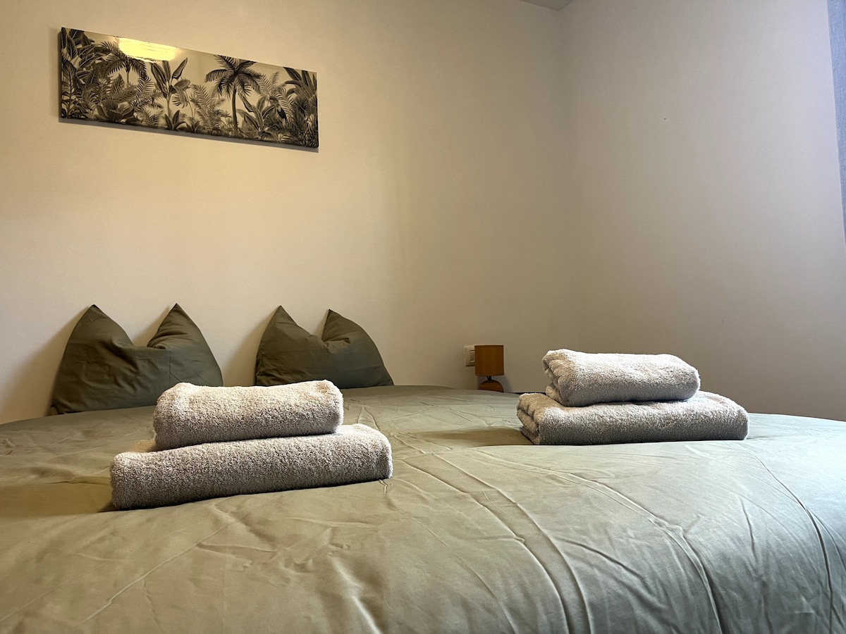 1 dhomë gjumi me krevat dopio