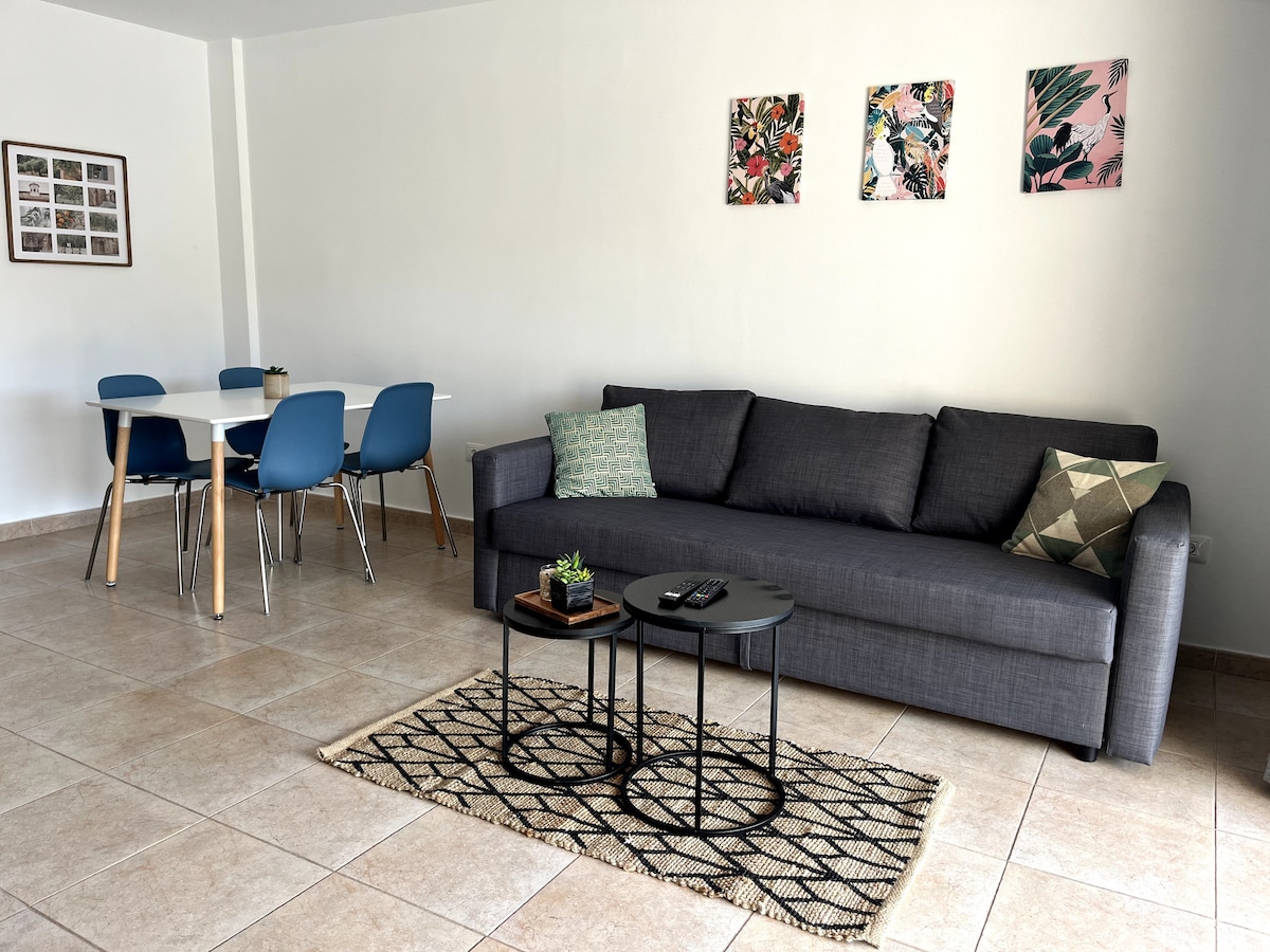 Ambient ngrënieje + dhomë ndenjjeje me divan krevat