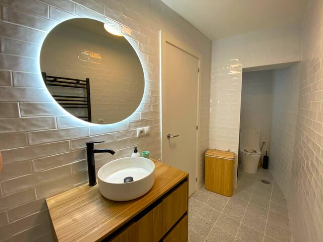 In the Heart of Madrid, Walking Distance to Sol gallery image 4