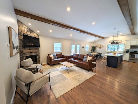 Top Airbnb: Adirondack Luxury: Hot Tub, Fire Pit, Walk to Lake in Glens Falls