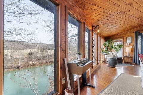 Cozy Cabin Getaway on Buffalo River w/ HUGE Patio