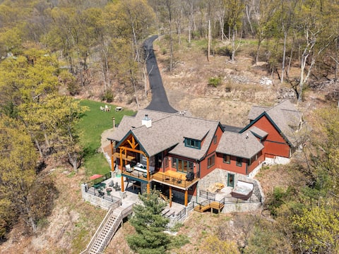 Spacious Finger Lakes Estate near Watkins Glen, NY
