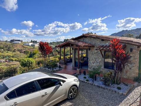 House with Children's Park 6 Min from the Airport