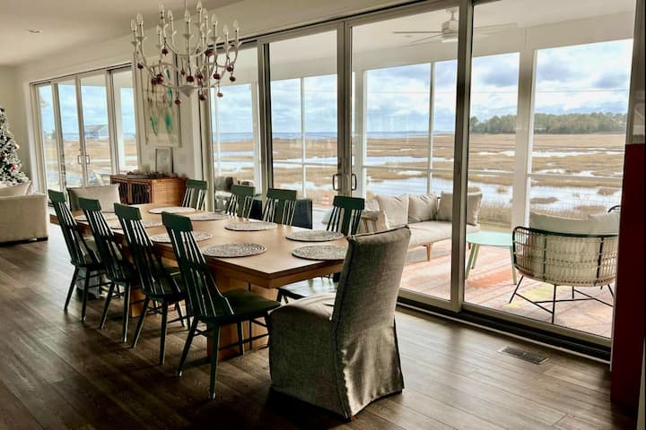 Gorgeous Bayfront, Pool, Hot Tub, Linens Included