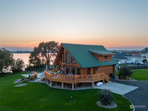 Lakefront Cabin, HotTub, Kayaks, SUPs, Boat Launch